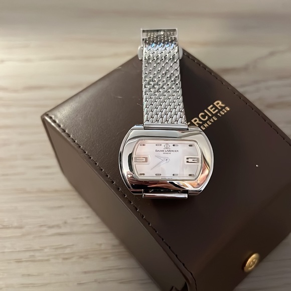 Baume & Mercier Hampton City watch . Never worn . Needs battery . - Picture 2 of 3